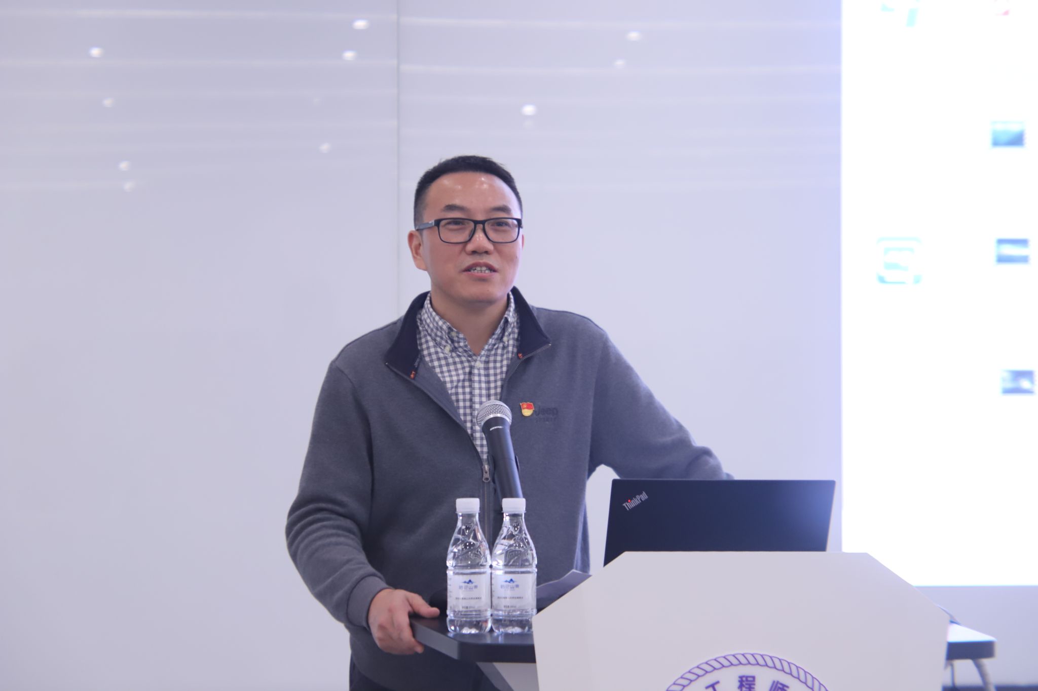 线上百家乐