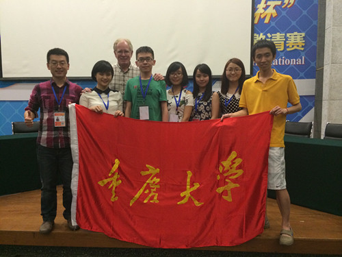 重庆大学学生阎恺、欧阳玉倩获得2014年“外研社杯”辩论赛一等奖