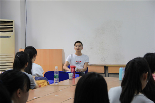 百家乐在线游戏
“两学一做”系列活动——书记讲党课，同志受益多！