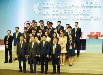 重庆牛模王是怎样炼成的 ——《重庆晚报》对百家乐在线游戏
学生王功宝进行专题报道